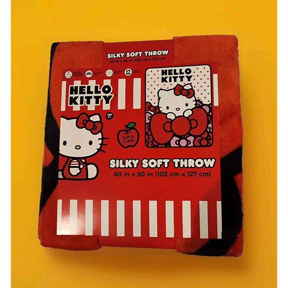 Hello Kitty Throw Blanket 40" x 50" Silky Super Soft Cuddly Plush Fun Sanrio New